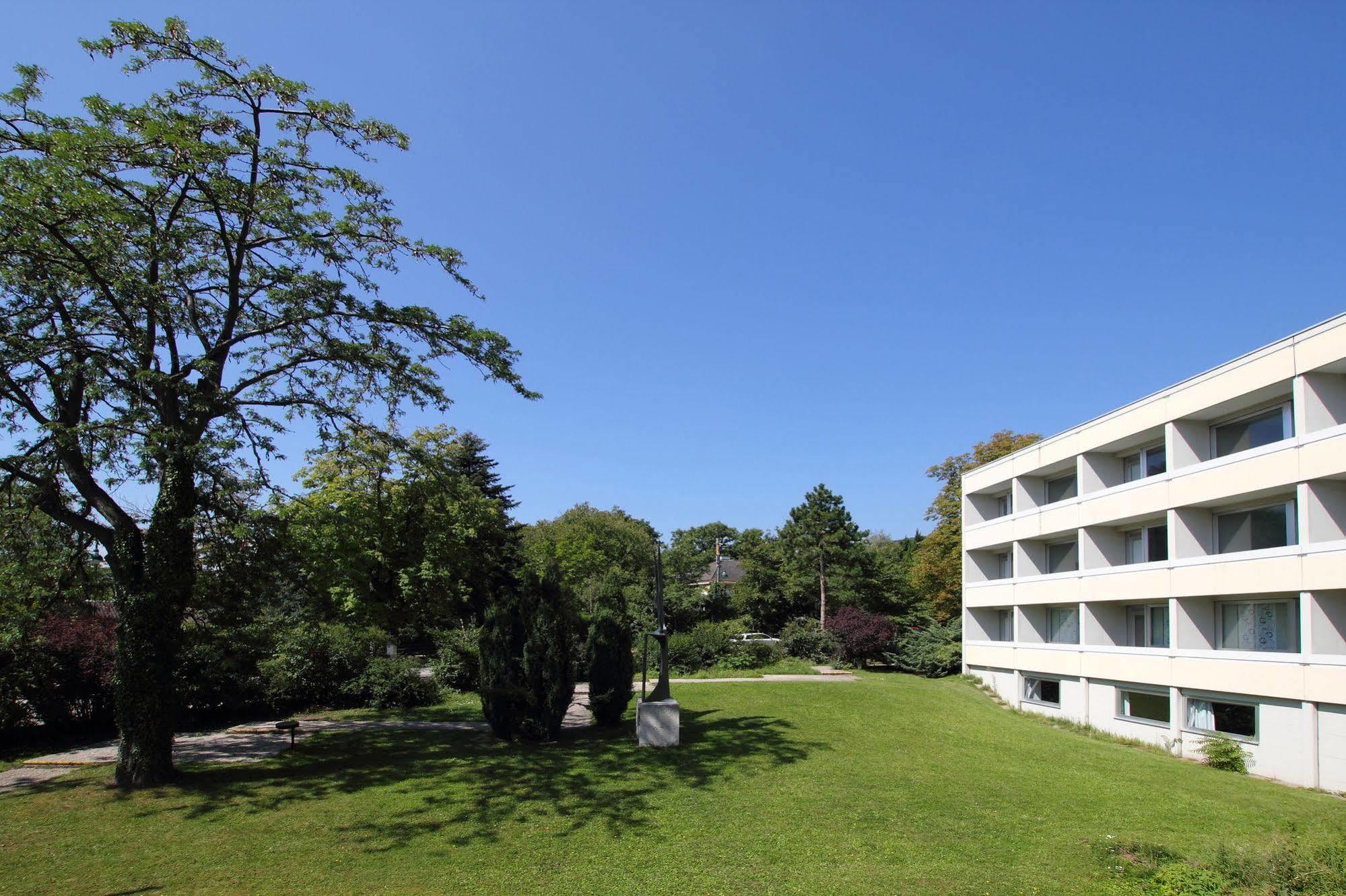 College Garden Hotel Bad Voeslau Exterior foto